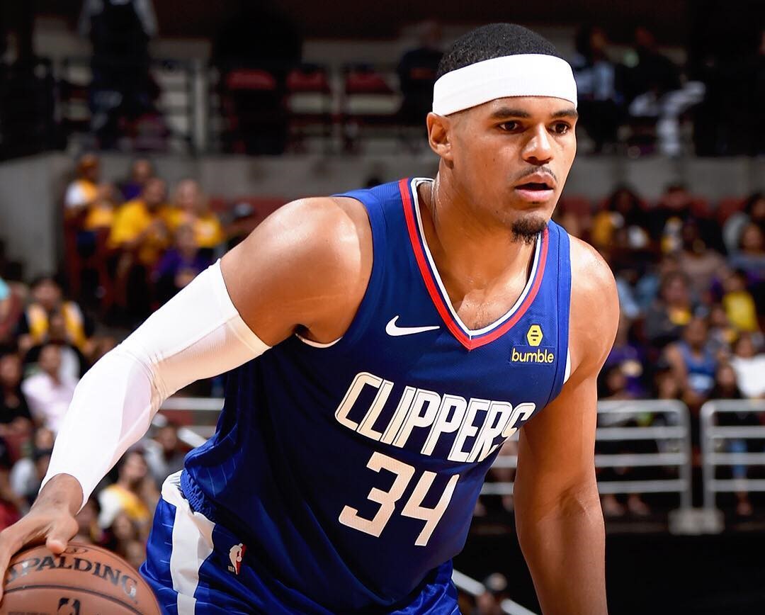 NBA交易窗口：火箭独行侠联手，快船克莱汤普森锋线搭档引热议